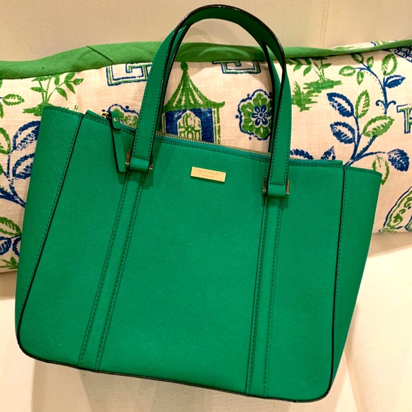 kate spade Handbags - NWOT Rainbow Lined Kate Spade Kelly Green Purse